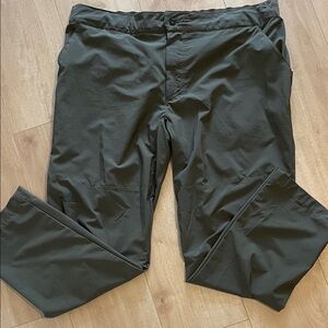 The North Face Men's paramount pants  olive green  40x30